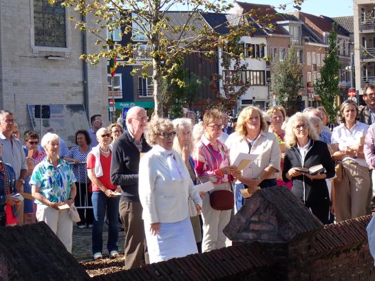 op het kerkplein